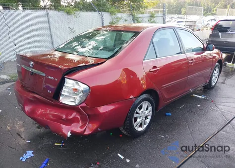 2004 Toyota Camry Le/Xle/Se z USA, uszkodzony, nr VIN 4T1BF32K14U070995